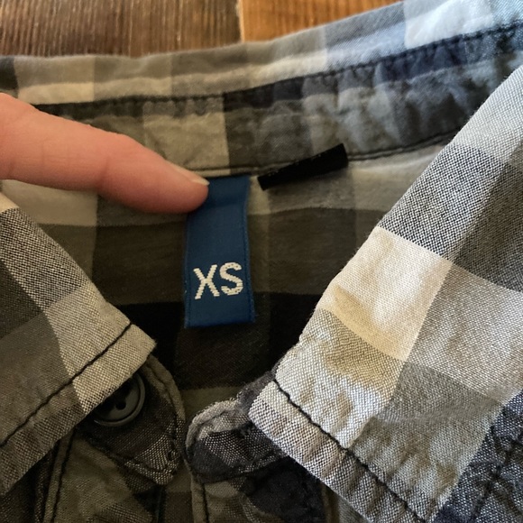 Two Divided H&M Long Sleeve Lightweight Plaid Men’s Button Downs XS - Picture 3 of 6